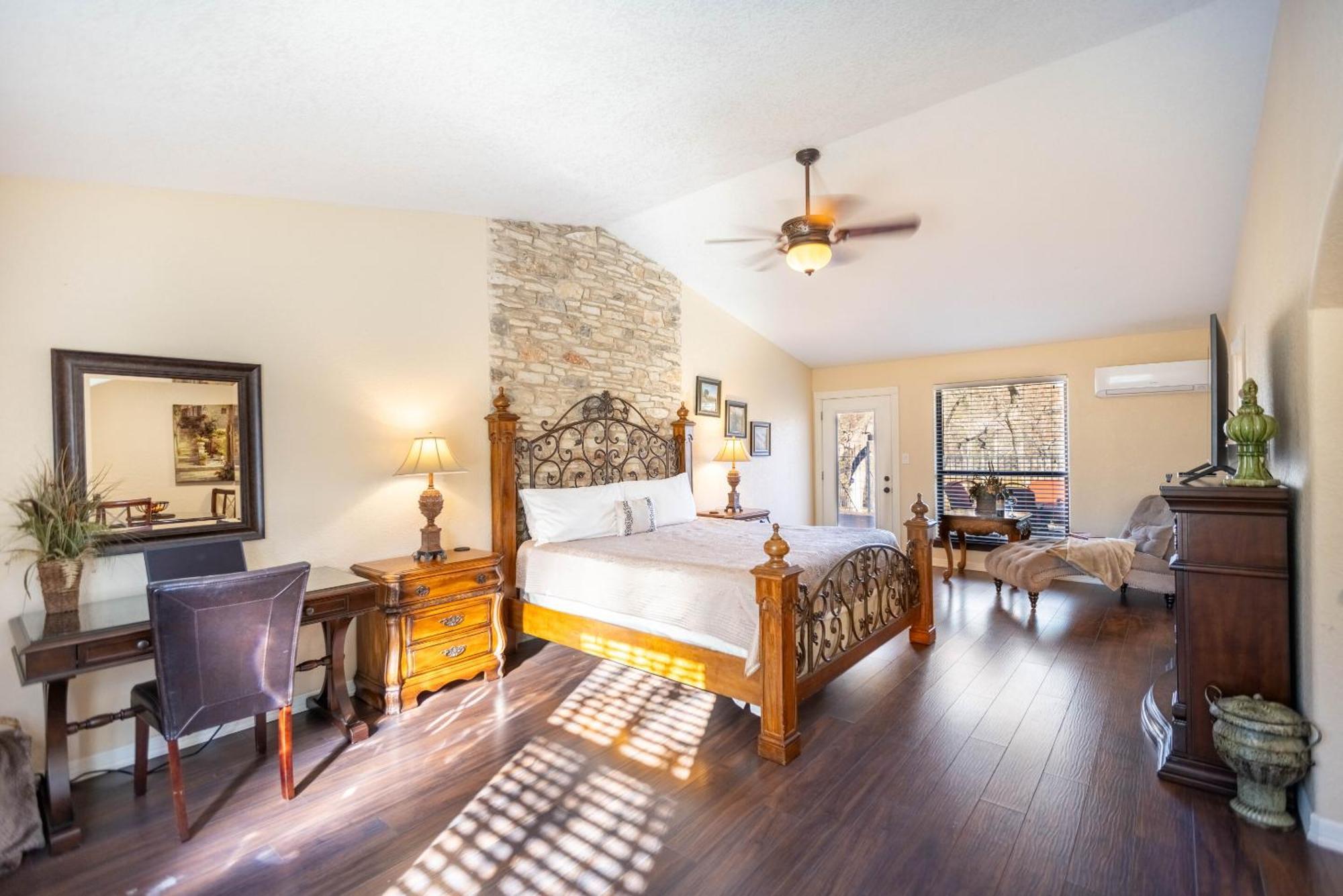 Messina Inn Wimberley Δωμάτιο φωτογραφία