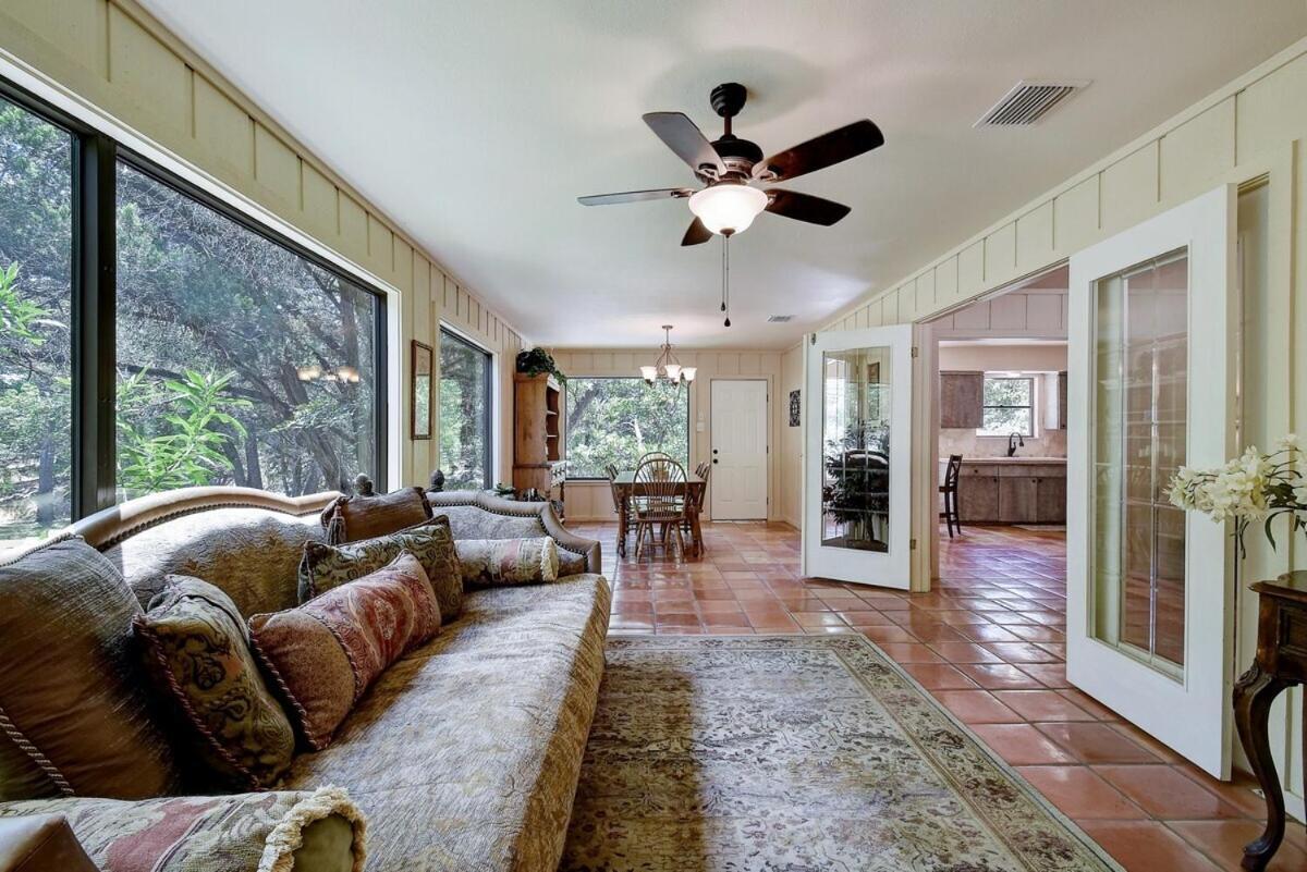 Messina Inn Wimberley Δωμάτιο φωτογραφία