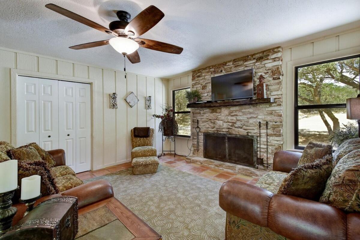 Messina Inn Wimberley Δωμάτιο φωτογραφία