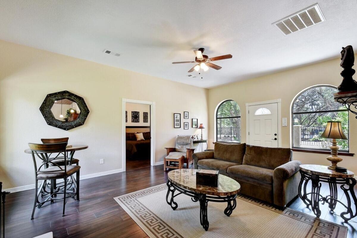Messina Inn Wimberley Δωμάτιο φωτογραφία