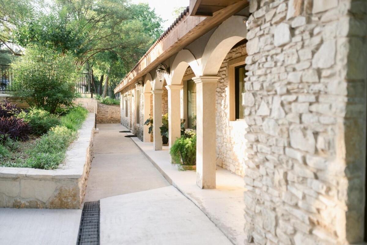 Messina Inn Wimberley Εξωτερικό φωτογραφία